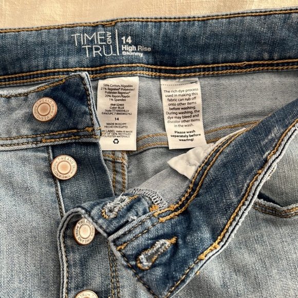 High-Rise Distressed Jeans - Picture 3 of 3